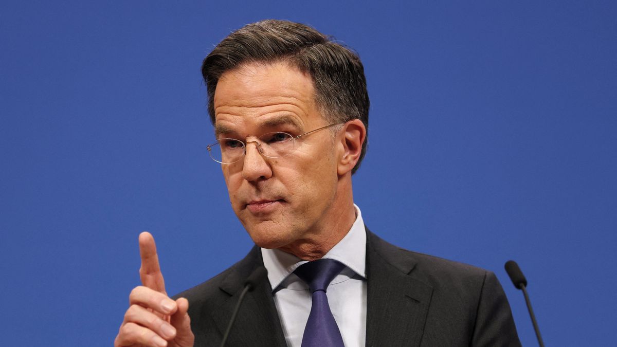 Žádný medvěd, spíš zahradní šnek, rýpl si Rutte do Ruska